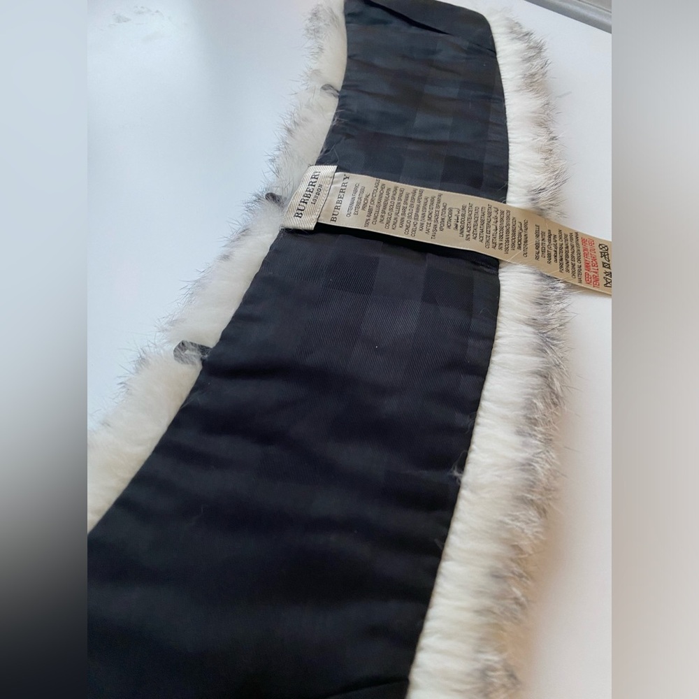 Burberry Rabbit Fur Collar - Picture 6 of 8